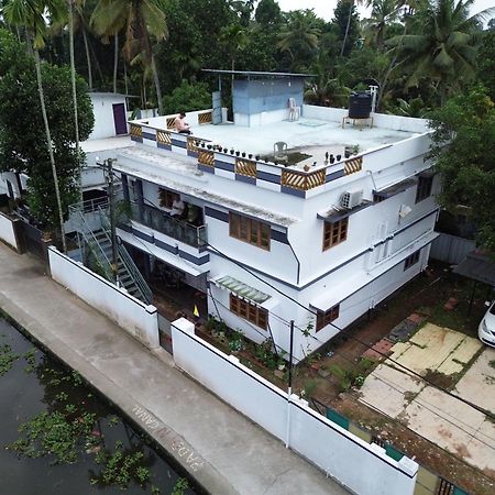 Paddy N Canal Homestay Alappuzha ภายนอก รูปภาพ
