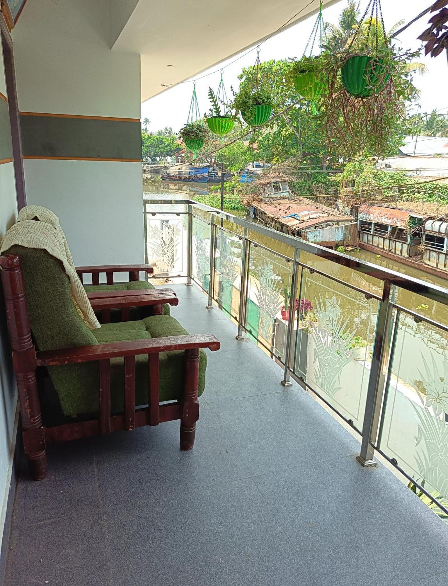 Paddy N Canal Homestay Alappuzha ภายนอก รูปภาพ